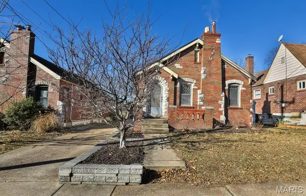 1109 North And South Road, St Louis, MO 63130