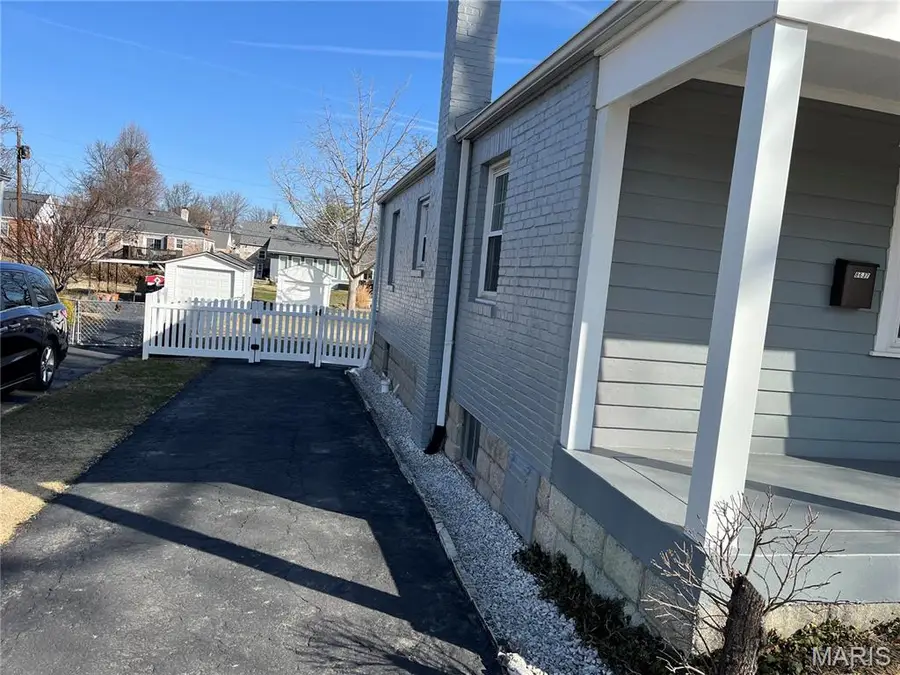 8637 Litzsinger Road, Brentwood, MO 63144 - #3