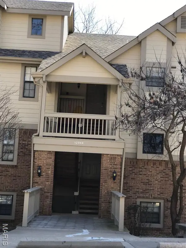 12944 Bryce Canyon Drive #B, Maryland Heights, MO 63043