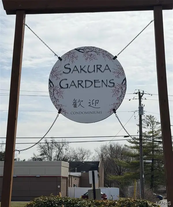 10005 Sakura Drive #D, St Louis, MO 63128