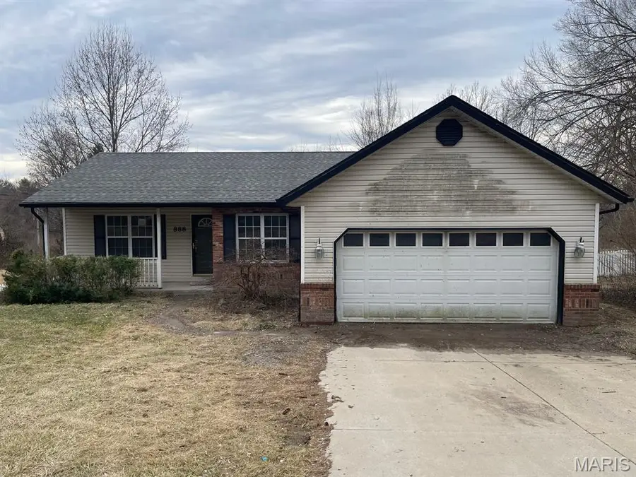 888 W Country Lane, Collinsville, IL 62234 - #2