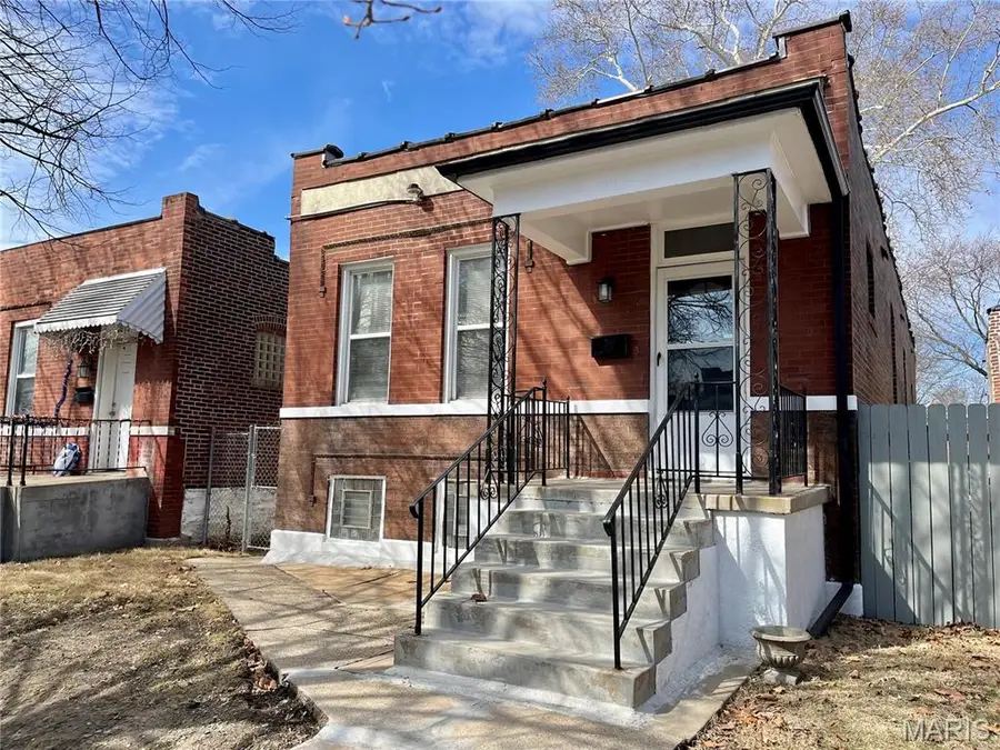 5011 Alaska Avenue, Saint Louis, MO 63111 - #2