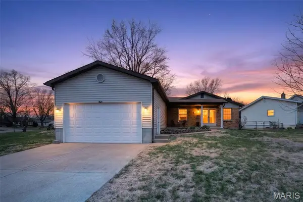 19 Estes Parkway, St Louis, MO 63125