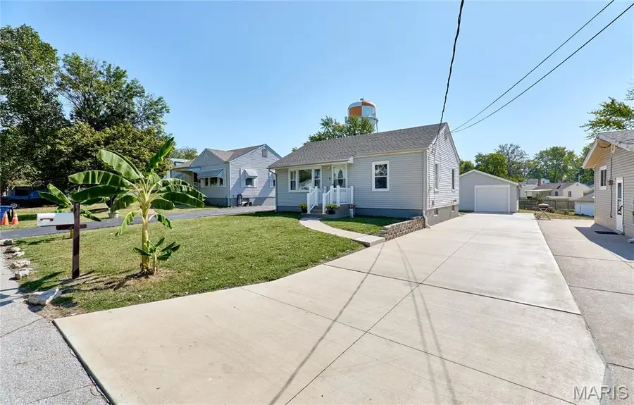 16 White Drive, Saint Louis, MO 63135 - #3