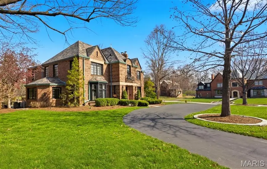 62 Lake Forest Drive, Richmond Heights, MO 63117 - #3