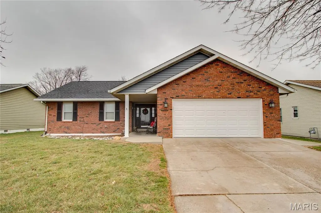 117 Essex Street, Jerseyville, IL 62052 - #1