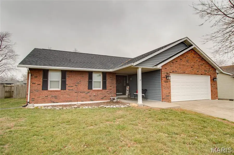 117 Essex Street, Jerseyville, IL 62052 - #3