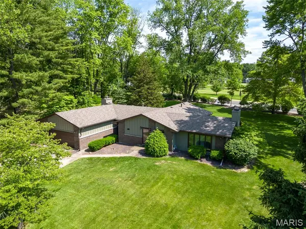 11 Glen Hollow Road, Glen Carbon, IL 62034