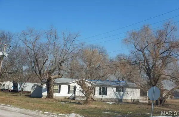 300 E Ellis Street, Summerfield, IL 62289