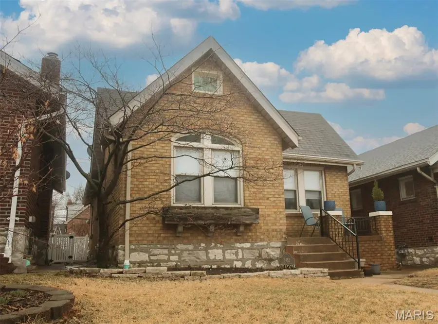 5452 Pernod Avenue, Saint Louis, MO 63139 - #3