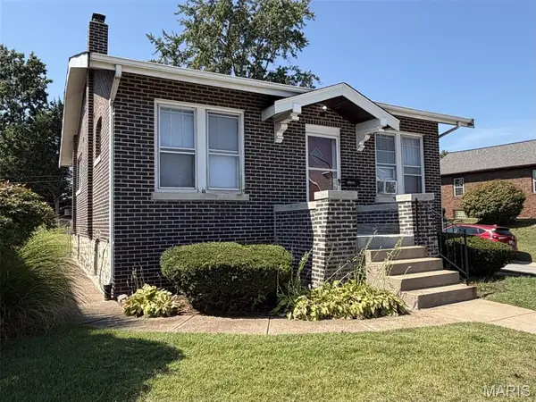 4096 Quincy Street, St Louis, MO 63116