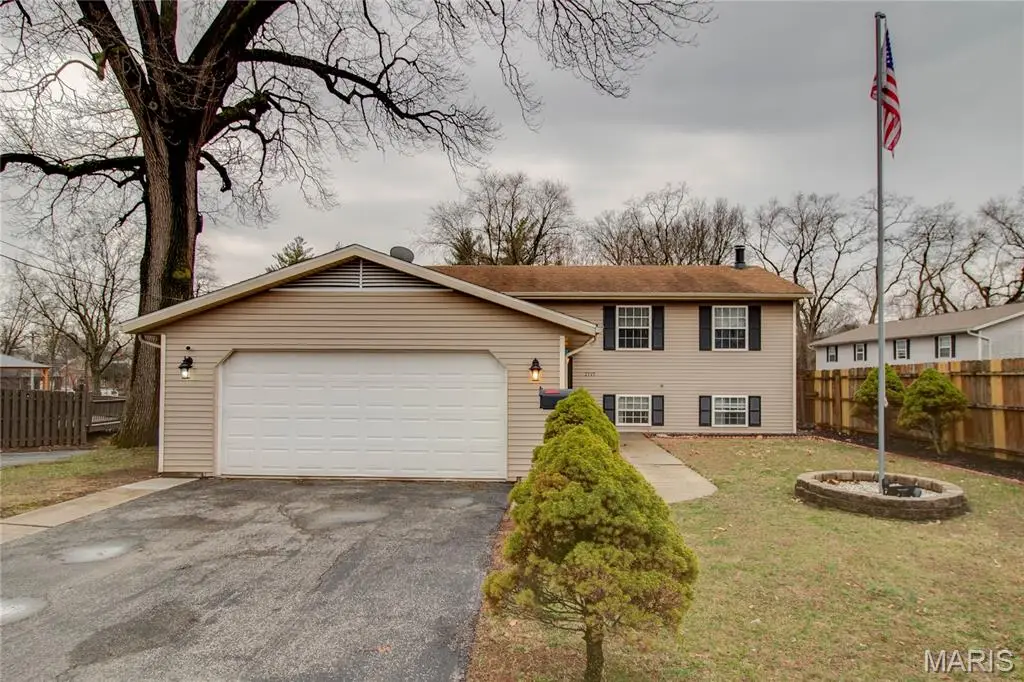 2717 Judson Avenue, Alton, IL 62002 - #1