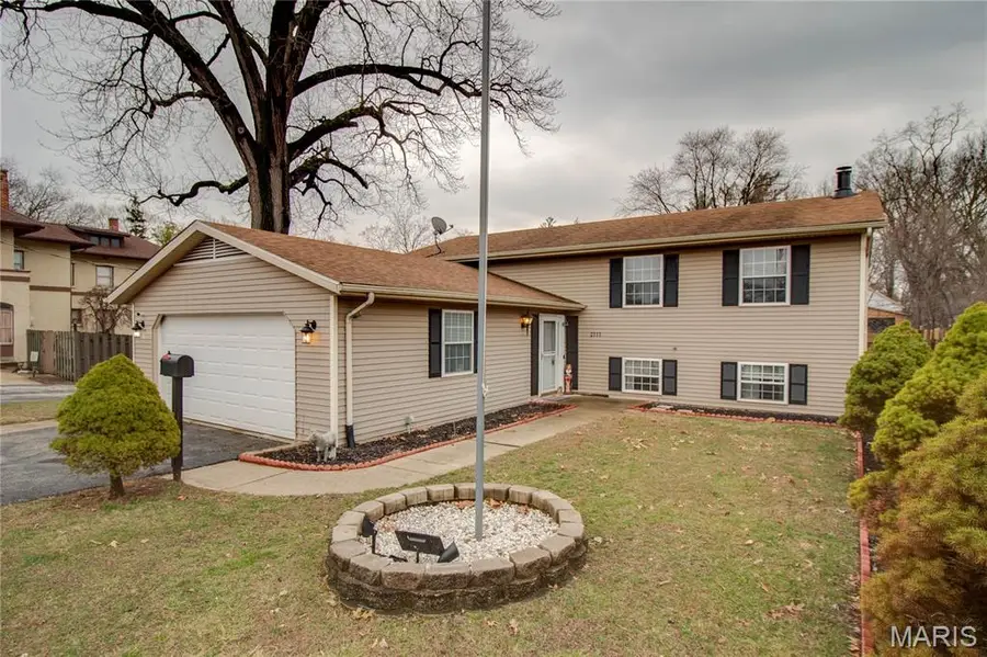 2717 Judson Avenue, Alton, IL 62002 - #2