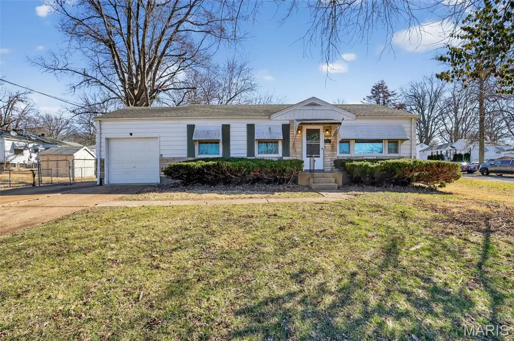 10436 Ewell Drive, Saint Louis, MO 63137 - #1