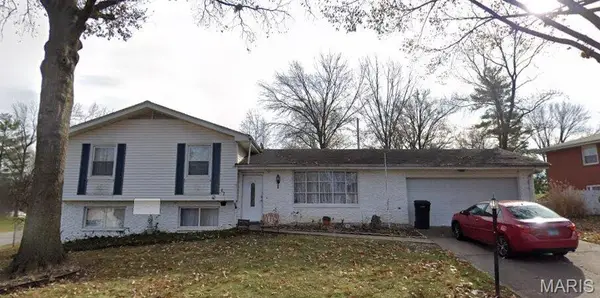 4921 Chateau Drive, Godfrey, IL 62035