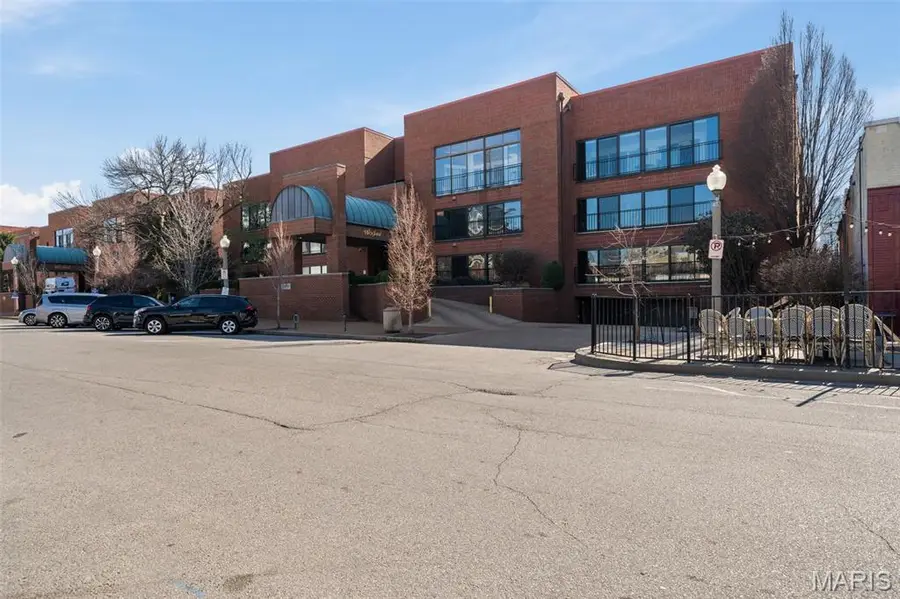 4570 Laclede Avenue #205, Saint Louis, MO 63108 - #2