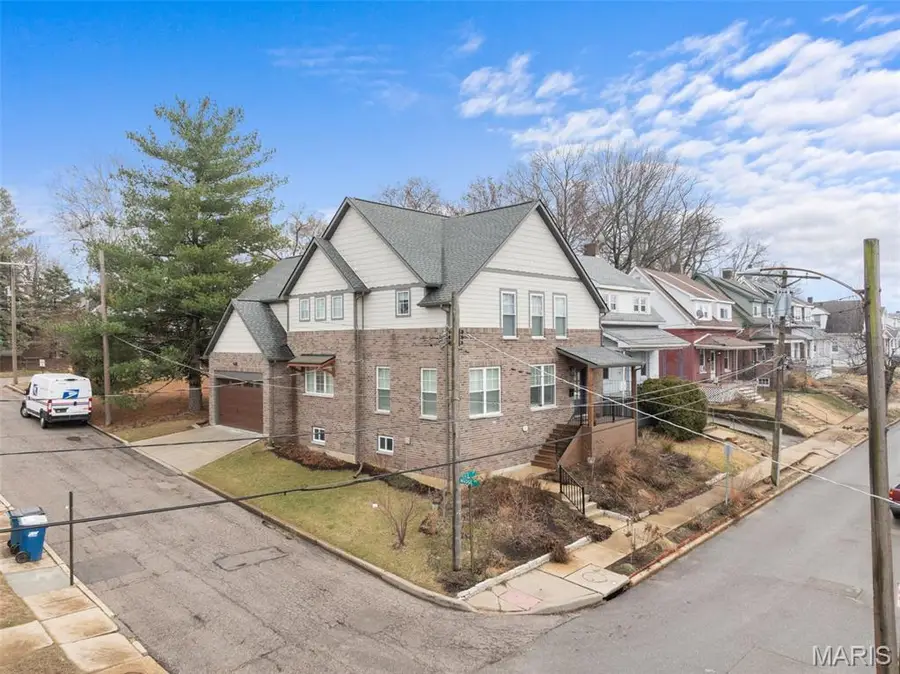 2620 Lyle Avenue, Maplewood, MO 63143 - #2