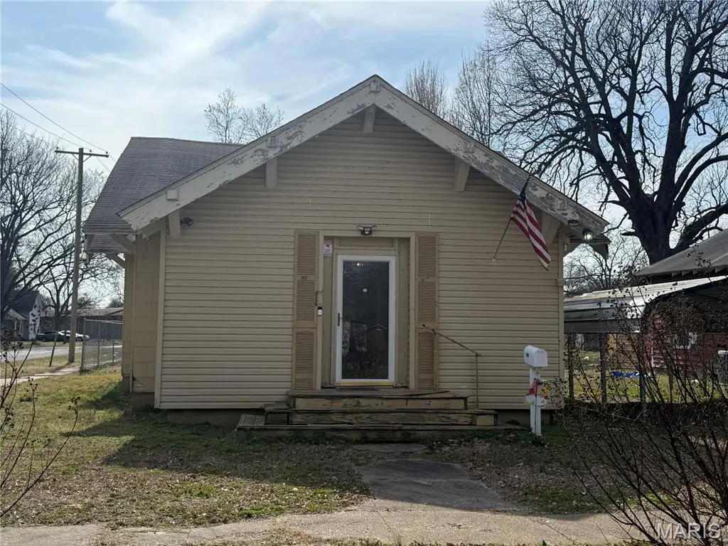 410 E 8th Street, Caruthersville, MO 63830 - #1