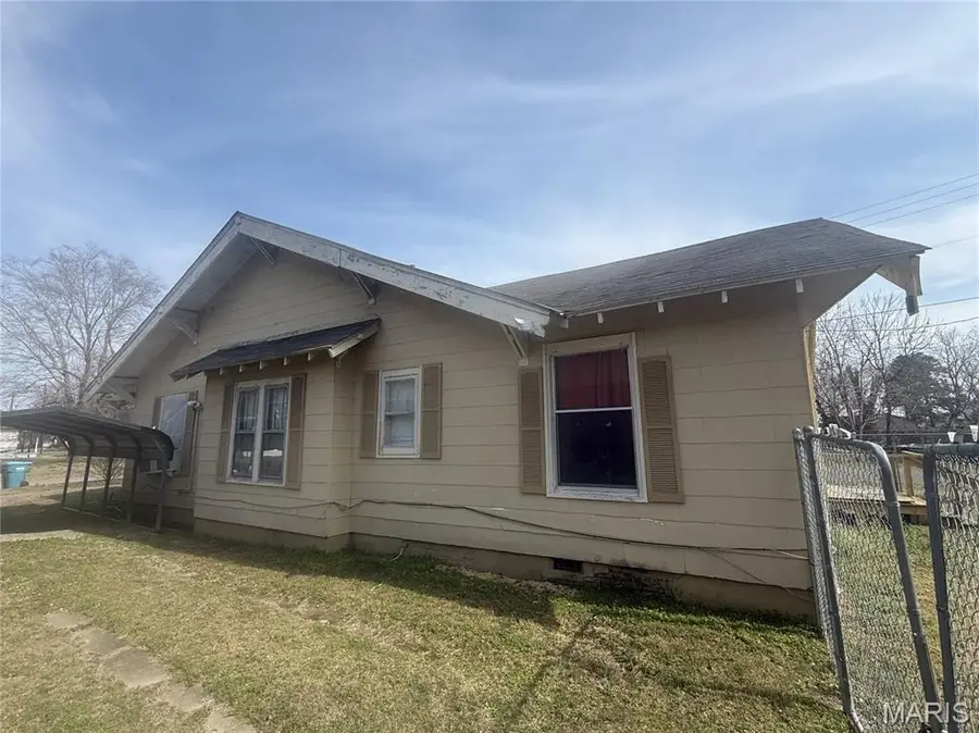410 E 8th Street, Caruthersville, MO 63830 - #3
