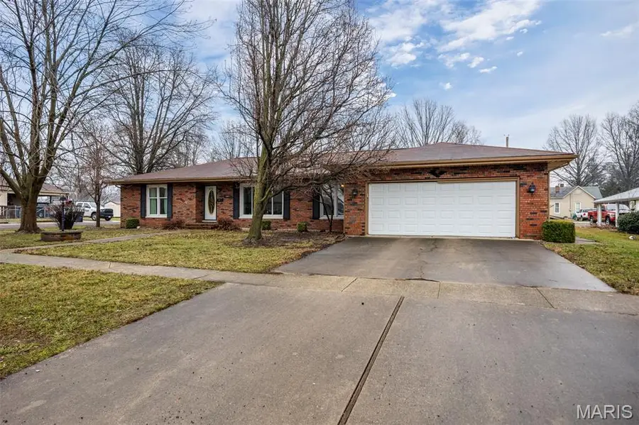 426 N Franklin Street, Staunton, IL 62088 - #2