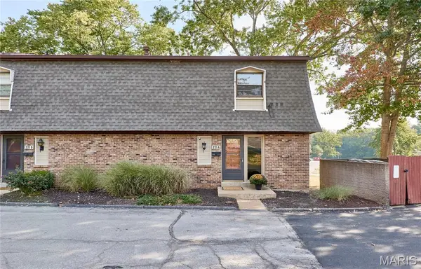 221 Braeshire Drive #A, Ballwin, MO 63021