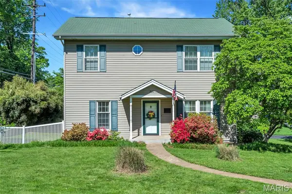 887 Dickson Street, St Louis, MO 63122