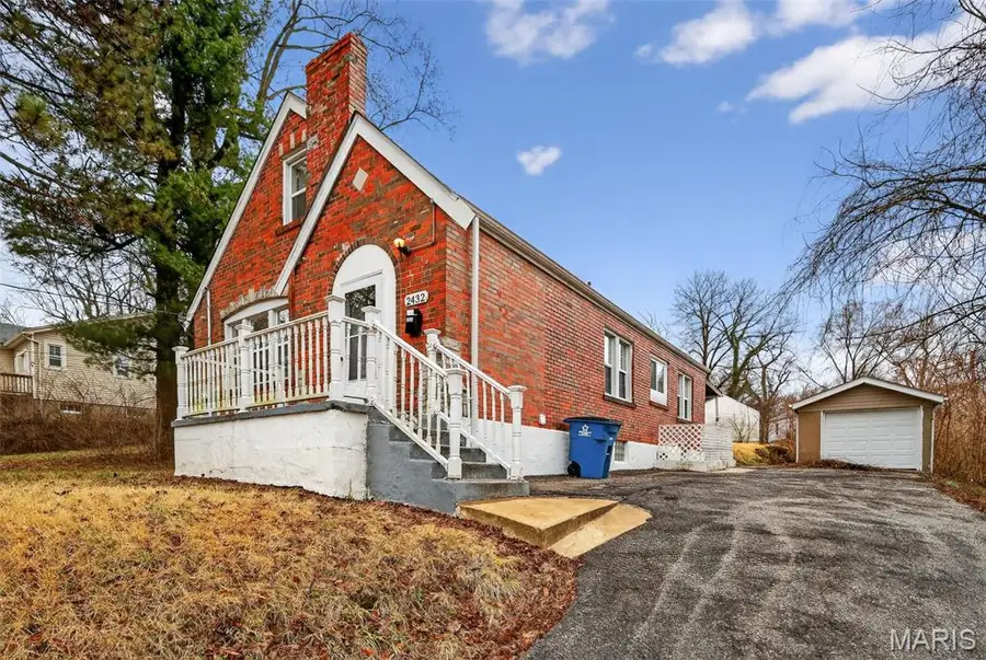 2432 Mary Avenue, Saint Louis, MO 63136 - #3