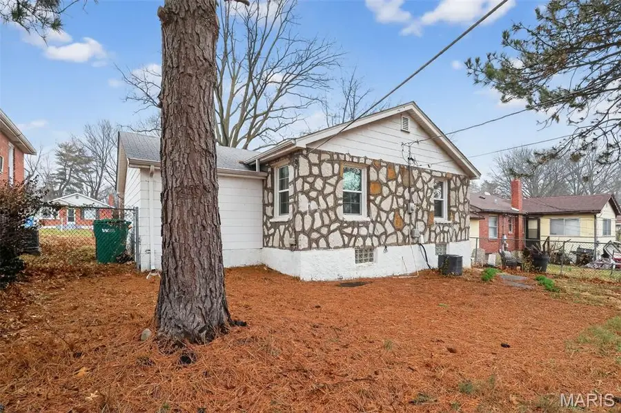 8124 Titus Road, Saint Louis, MO 63114 - #3