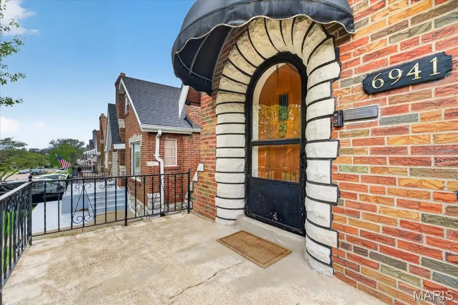 6941 Hillsland Avenue, Saint Louis, MO 63109 - #2