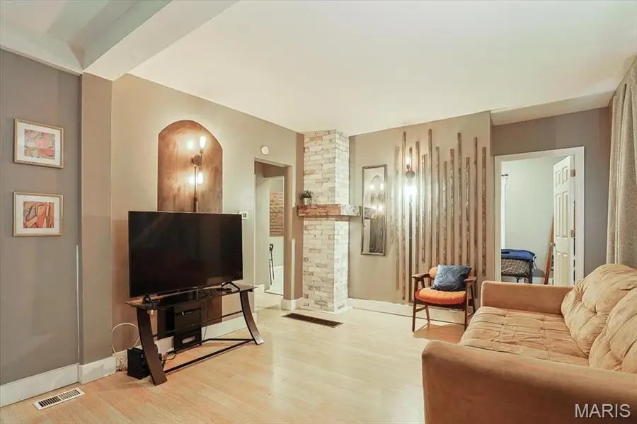 4660 Dewey Avenue, Saint Louis, MO 63116 - #3