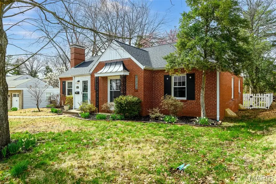 1527 S Rock Hill Road, Webster Groves, MO 63119 - #3