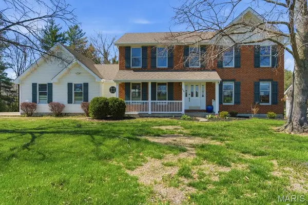 1104 S Charlemagne Drive, Lake St Louis, MO 63367