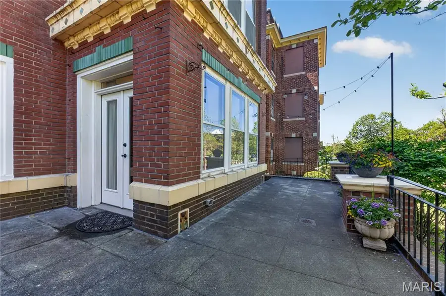 5572 Waterman Boulevard #1W, Saint Louis, MO 63112 - #3