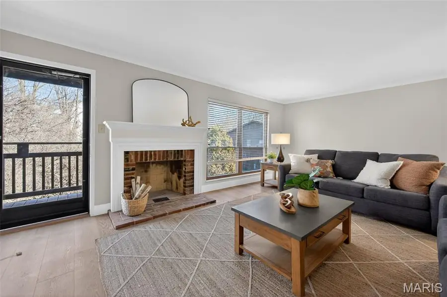 2037 Trailcrest Lane #7, Saint Louis, MO 63122 - #2