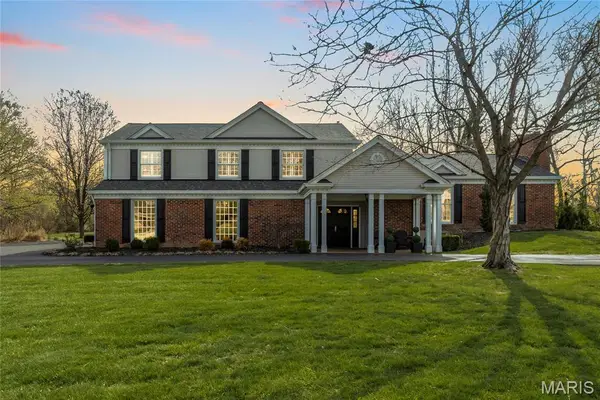 920 Claymark Drive, Town and Country, MO 63131