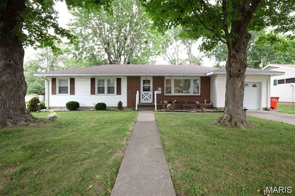 929 W Jay Street, Vandalia, IL 62471 - #1