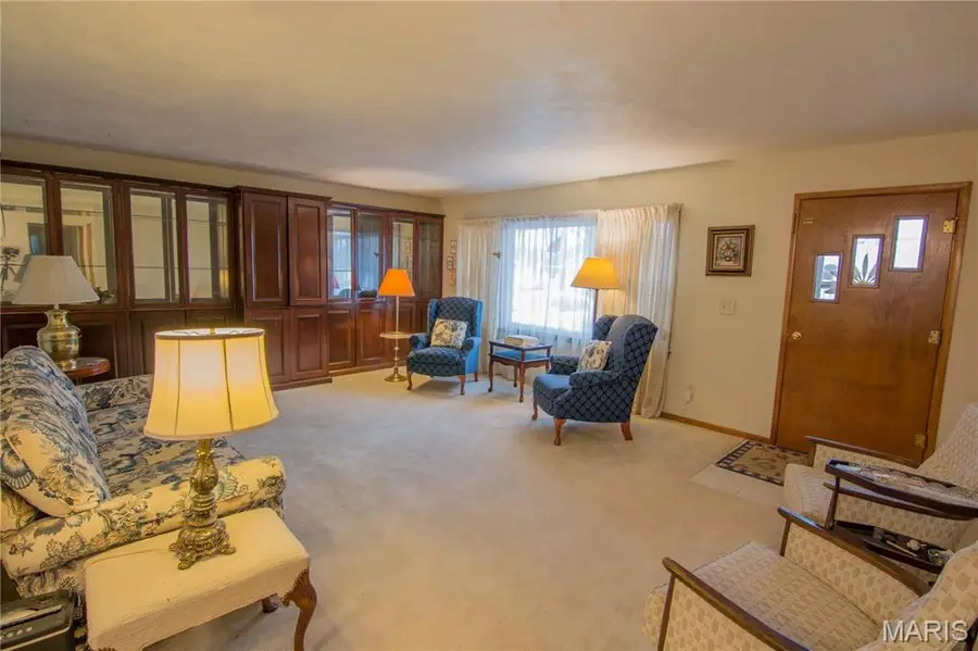 929 W Jay Street, Vandalia, IL 62471 - #3