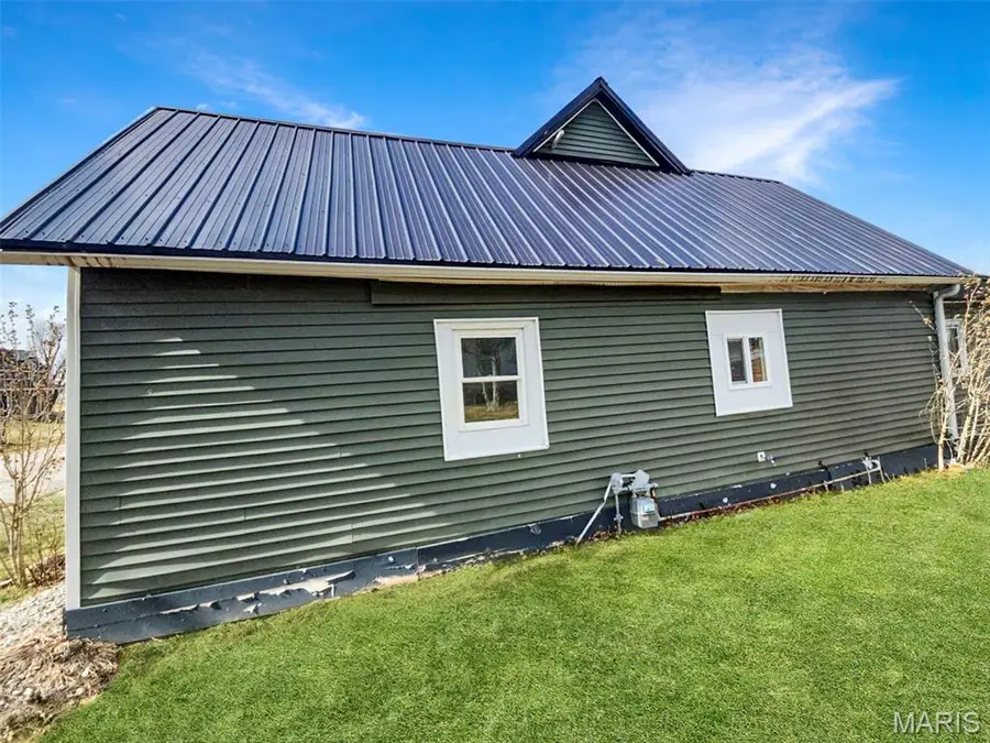 407 E Salling Street, Perry, MO 63462 - #2