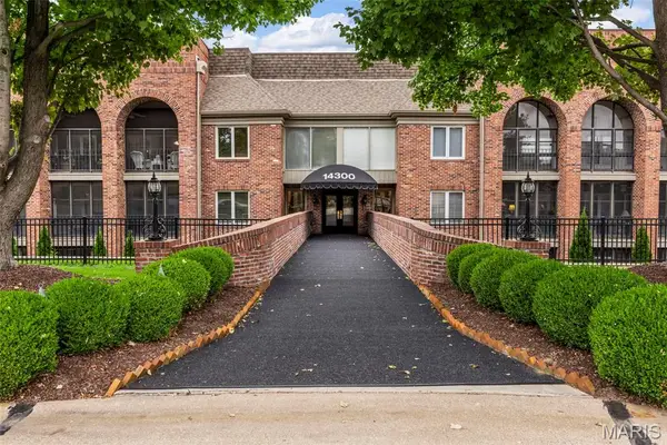 14300 Conway Meadows Court #202, Chesterfield, MO 63017