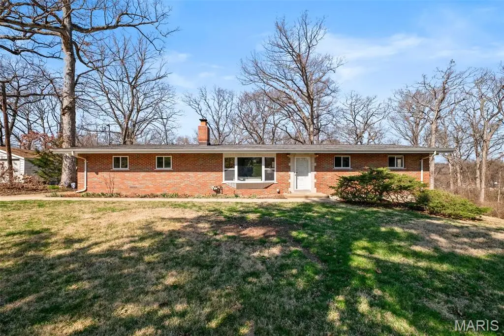 15 Oakwood Lane, Saint Louis, MO 63129 - #1