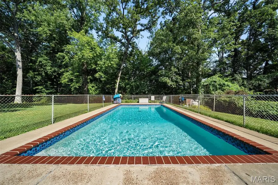 15 Oakwood Lane, Saint Louis, MO 63129 - #3