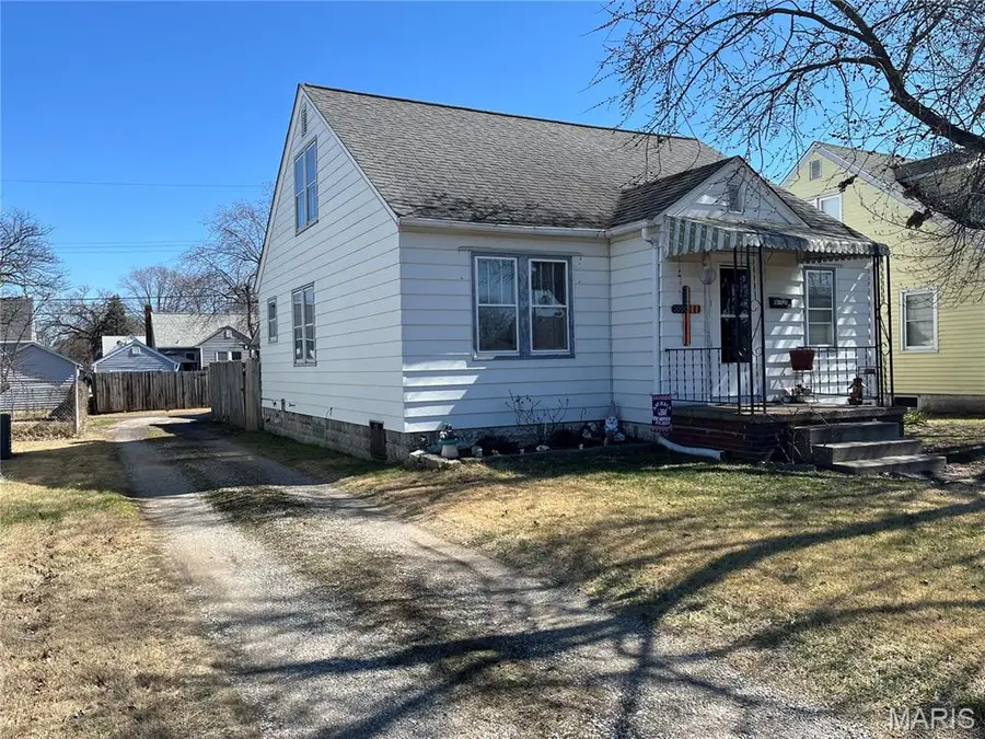 447 N 3rd Street, Wood River, IL 62095 - #2