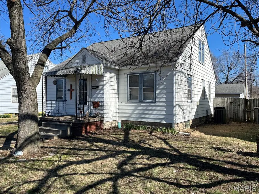 447 N 3rd Street, Wood River, IL 62095 - #3