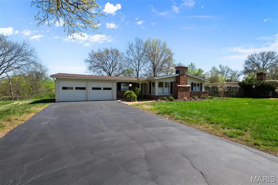 760 Pebbleshire Lane, Saint Louis, MO 63122 - #2