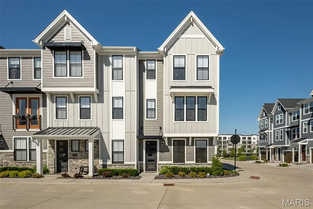 1329 W Gateway Heights, Clayton, MO 63144 - #1