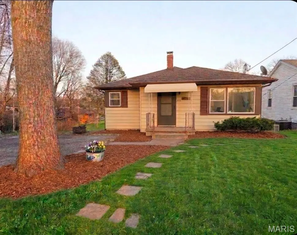 910 Portland Avenue, Collinsville, IL 62234 - #1