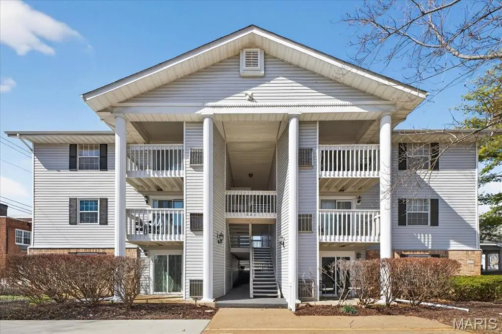667 S Kirkwood Road #102, Kirkwood, MO 63122 - #1
