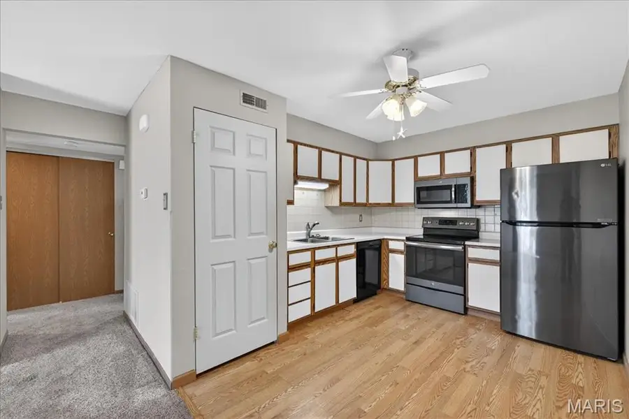 667 S Kirkwood Road #102, Kirkwood, MO 63122 - #2