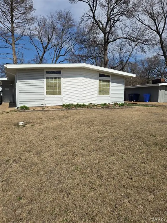 815 Robinwood Drive, Florissant, MO 63033