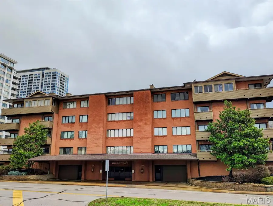 250 S Brentwood Boulevard #1B, Clayton, MO 63105 - #3